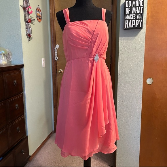 Dresses & Skirts - NWOT coral sleeveless formal dress with sheer jacket rhinestone brooch size 10